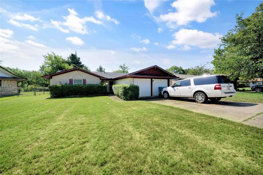 1015 S Valentine Drive, Sherman