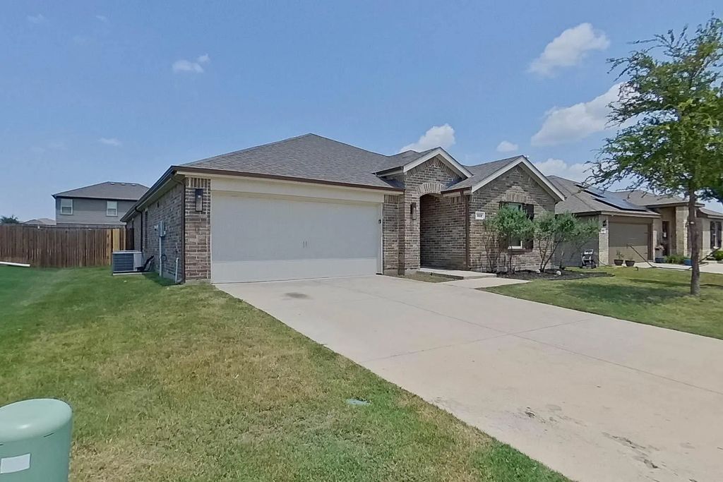 223 Woodland Street, Anna
