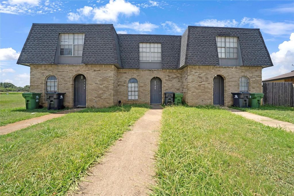 2744 Saint George Place, Arlington