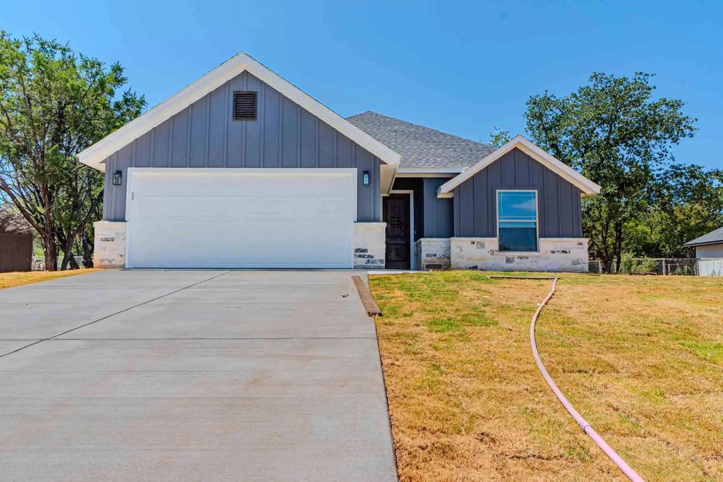 5806 N Lakeside Hills Court, Granbury