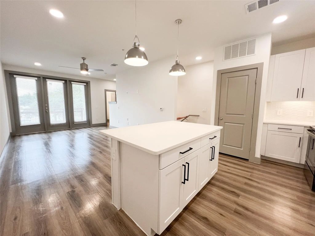 4020 Mcewen Road 4107, Farmers Branch
