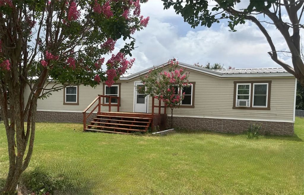 978 Old Church Road, Waxahachie