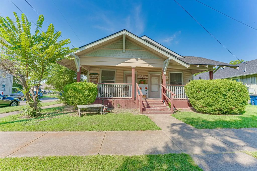 801 N Mckinney Street, Ennis