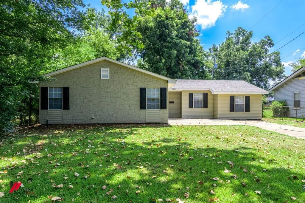1808 Leslie, Bossier City