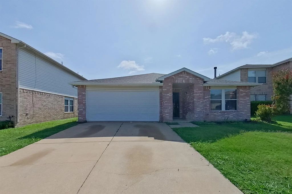 8769 Garden Springs Drive, Fort Worth