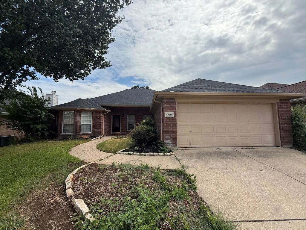 5804 Sugar Maple Drive, Fort Worth