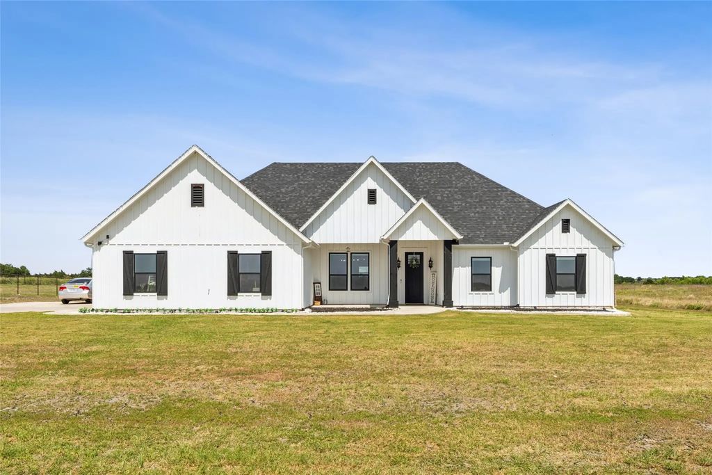 6707 County Road 1140, Leonard