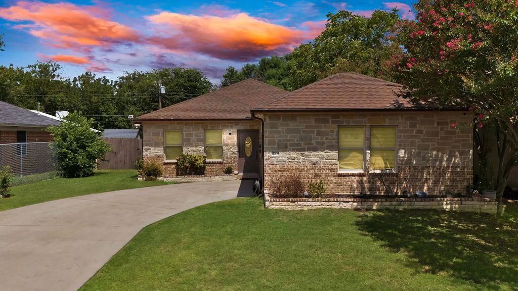829 Lexington Drive, Lancaster