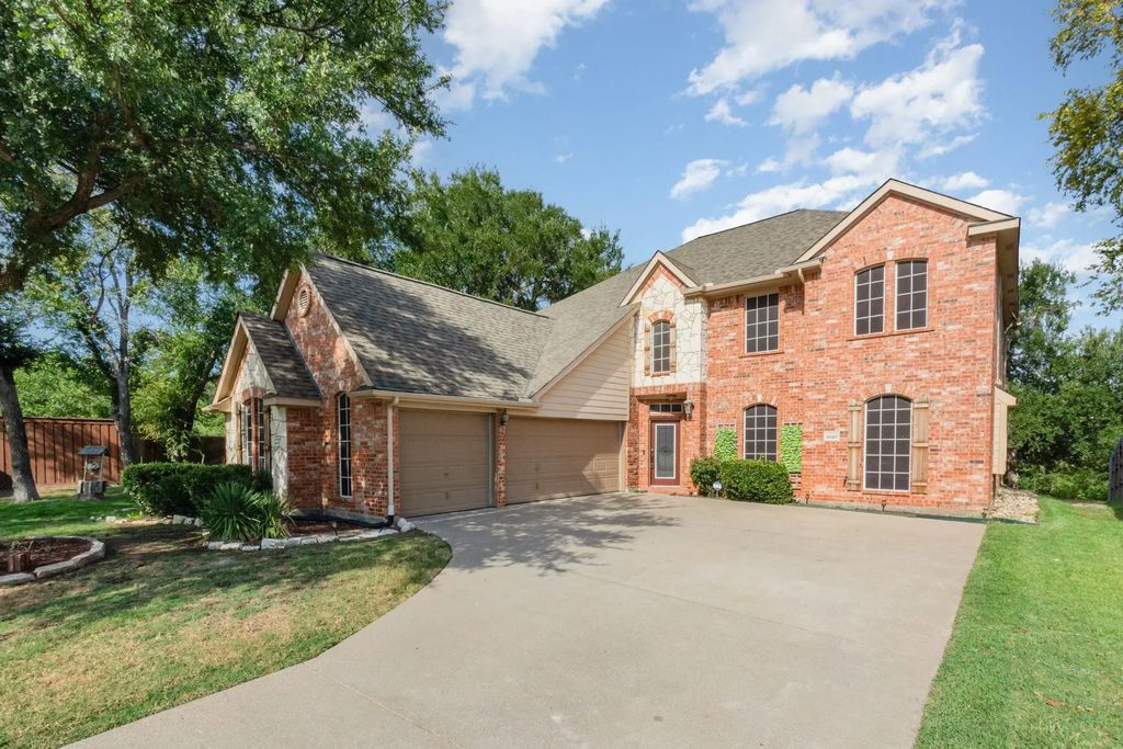 3820 Island Court, Carrollton