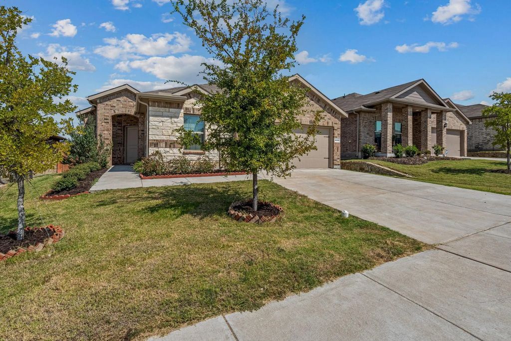 6332 Miners Chapel Drive, Fort Worth
