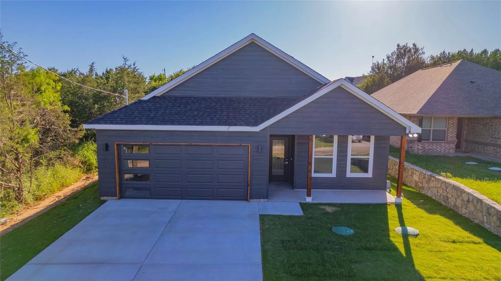 2408 Beverly Drive, Granbury