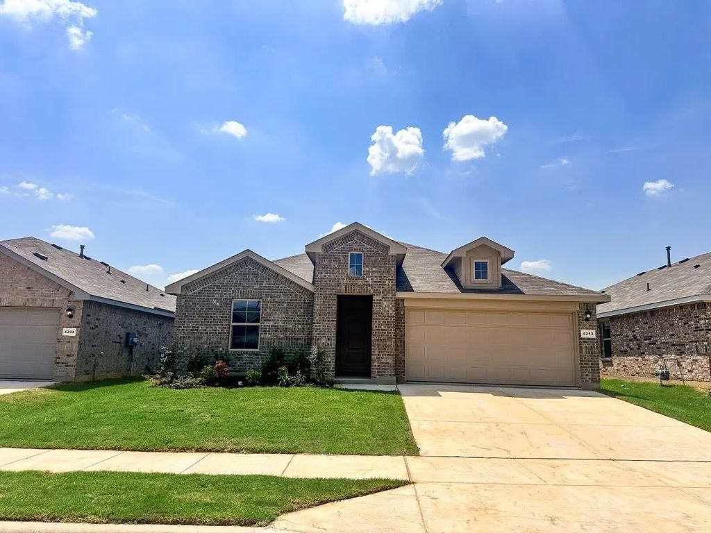 4213 Subtle Creek Lane, Fort Worth