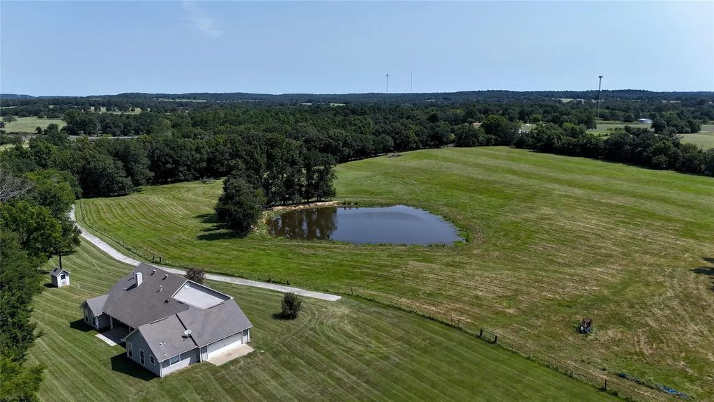 14100 County Road 4403, Larue