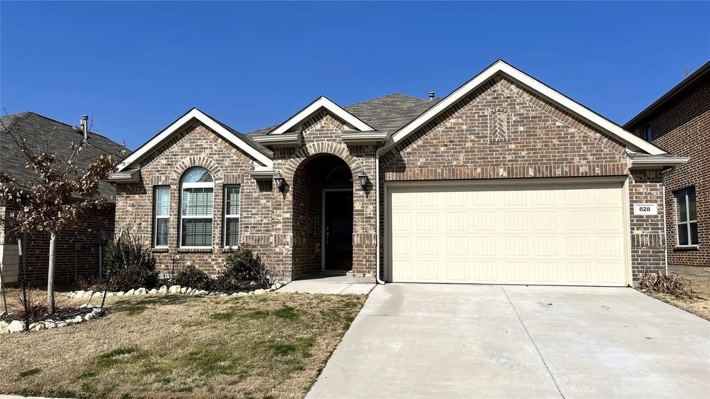 828 San Madrid Trail, Fort Worth