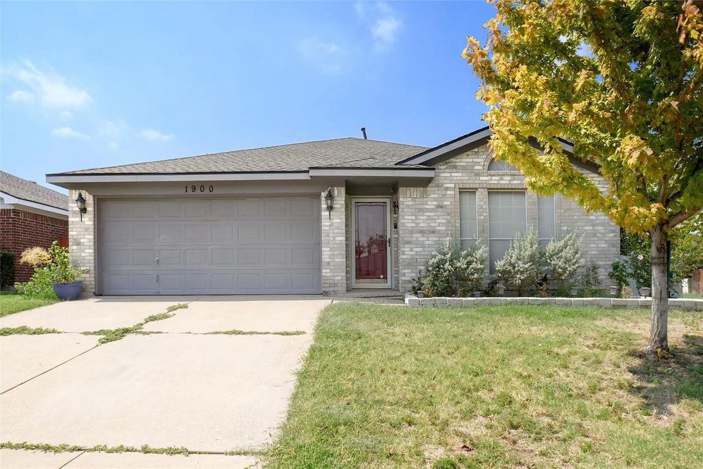 1900 Cedar Tree Drive, Fort Worth