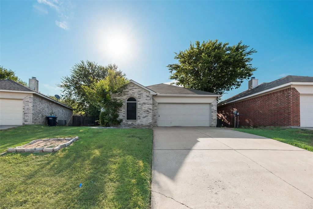 6464 Downeast Drive, Fort Worth