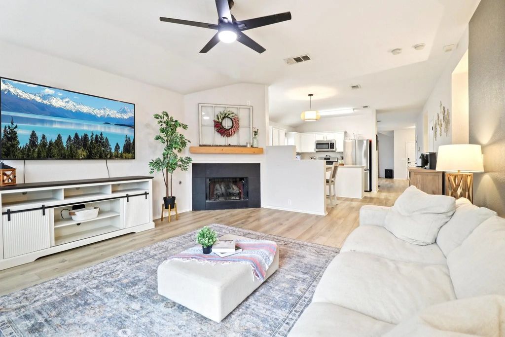 8400 Minturn Drive, Fort Worth