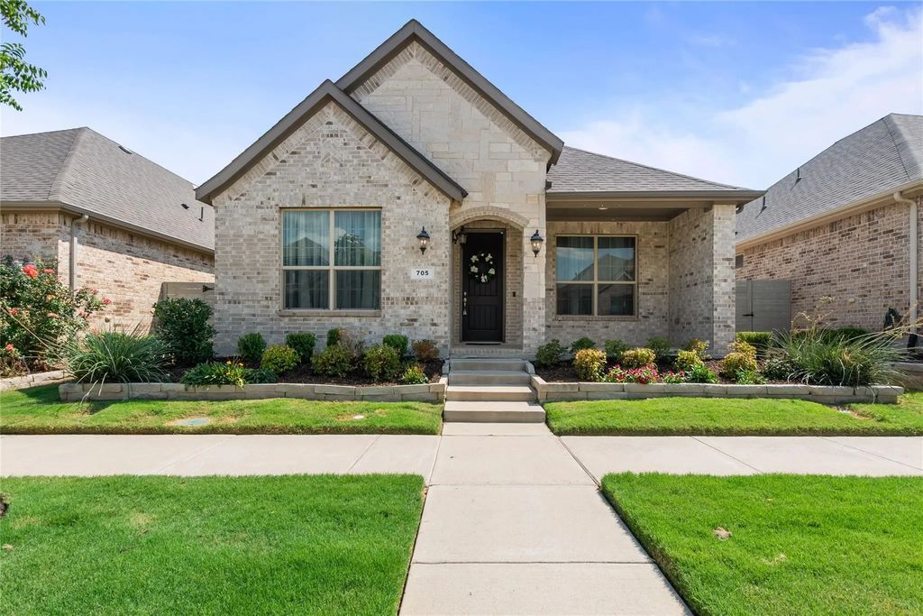 705 Boardwalk Way, Argyle