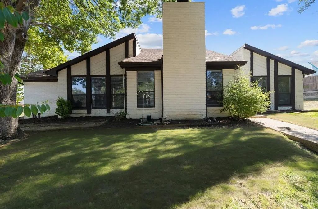1115 Derbyshire Place, Carrollton
