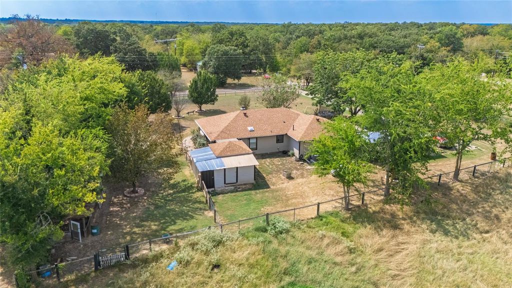 811 County Road 3341 S, Sulphur Springs