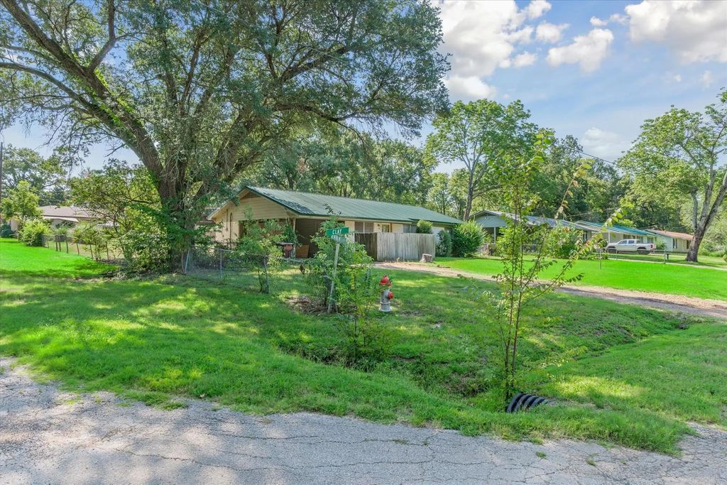 1102 Clay Street, Canton