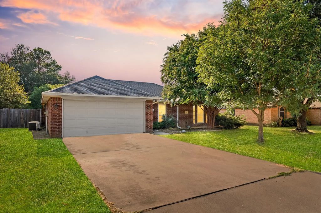 122 Cynthia Lane, Weatherford