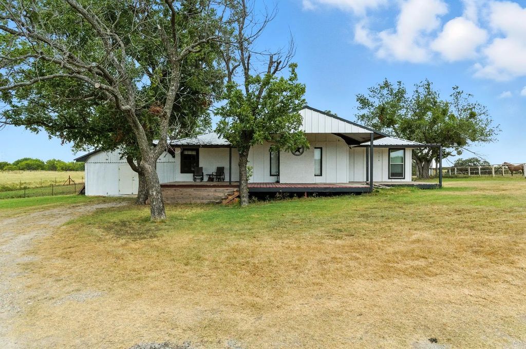 14701 Highway 16 S, Comanche