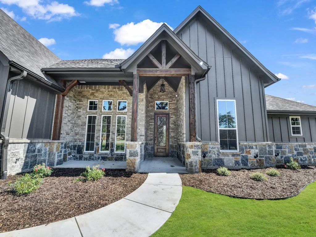 1052 Arbor Vista Drive, Azle