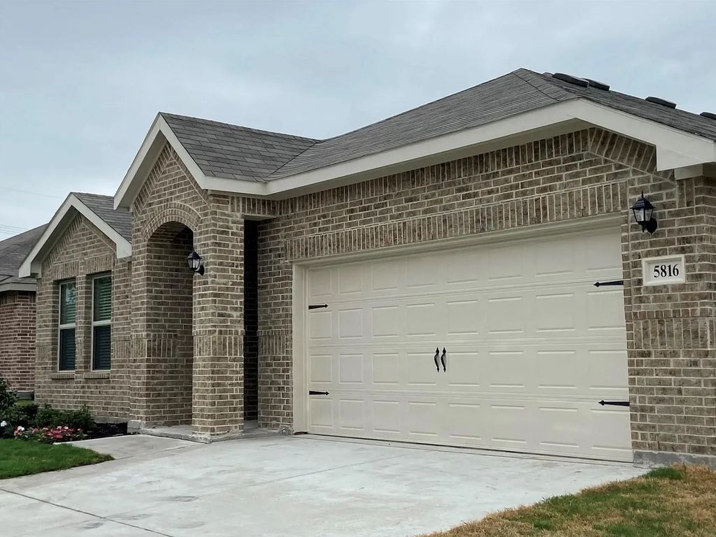 5816 Utopia Drive, Fort Worth