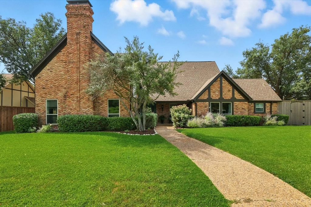 1928 Deerfield Drive, Plano