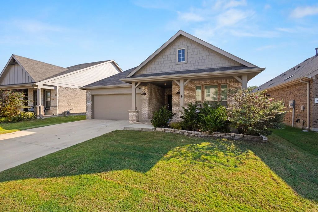 5601 Round Hill Road, Denton