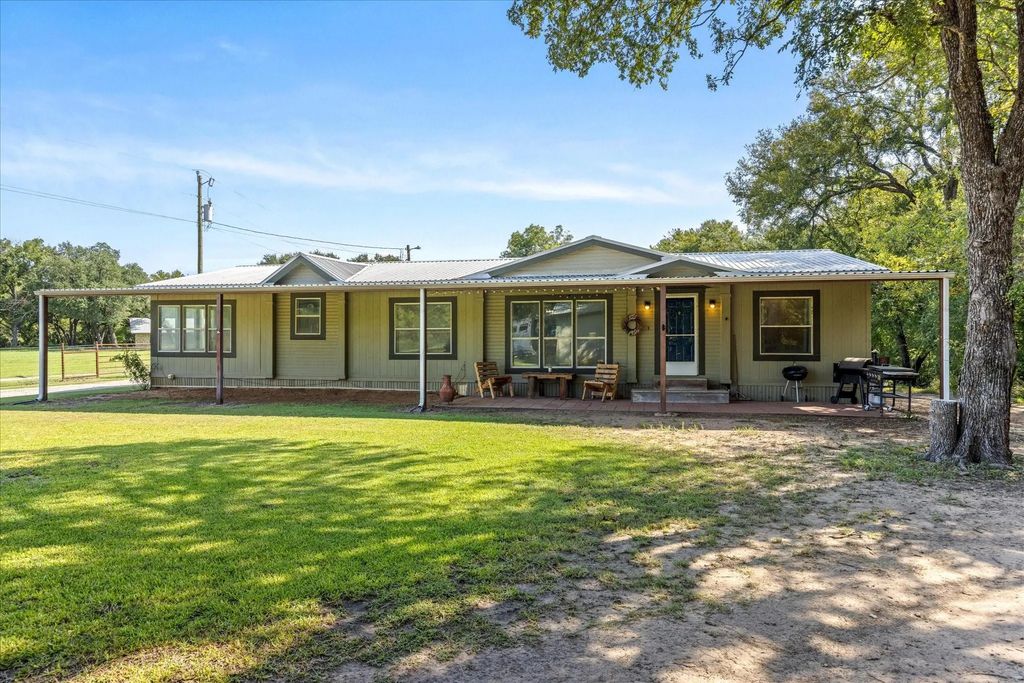 901 Coke Court, Granbury