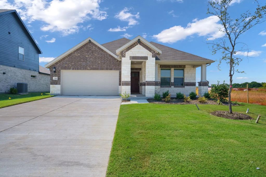 300 Yellowstar Lane, Lavon
