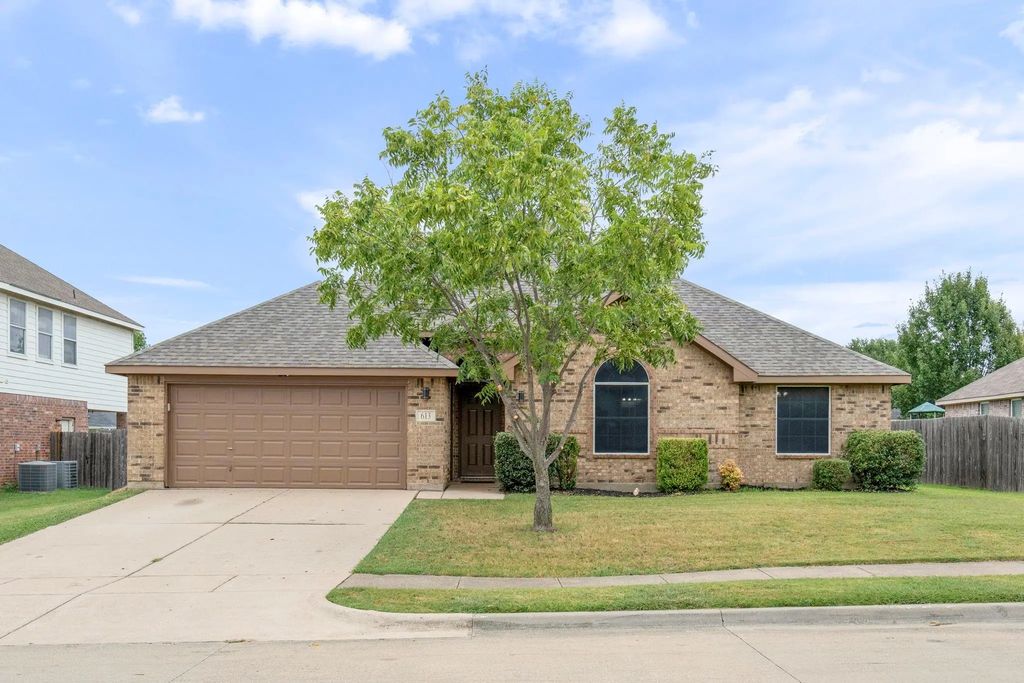 613 Hummingbird Trail, Crowley