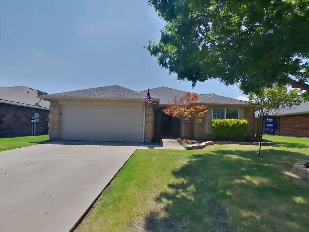 2901 Mockingbird Street, Royse City