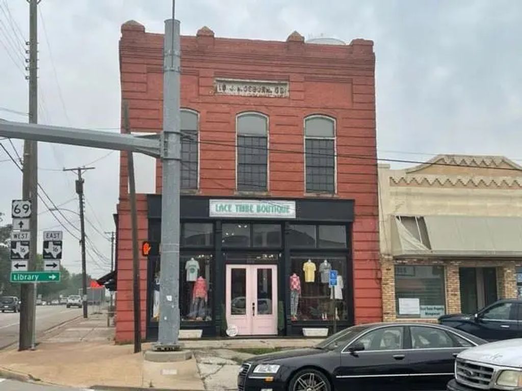 100 E Hubbard Street, Lindale