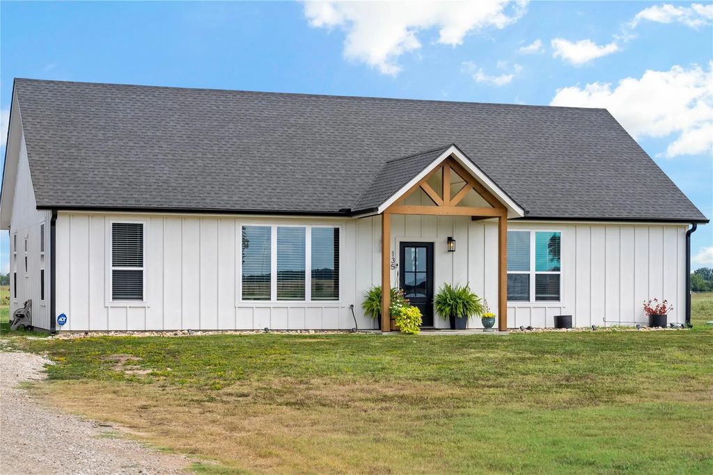 135 County Road 44550, Paris