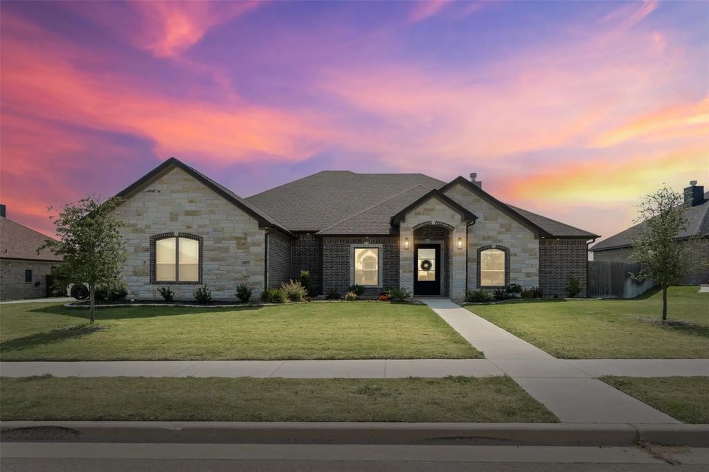 407 Oak Drive, Troy