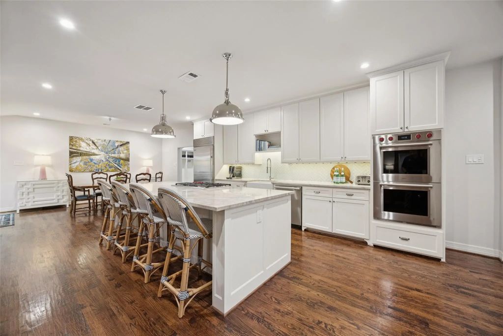 7042 Prestonshire Lane, Dallas