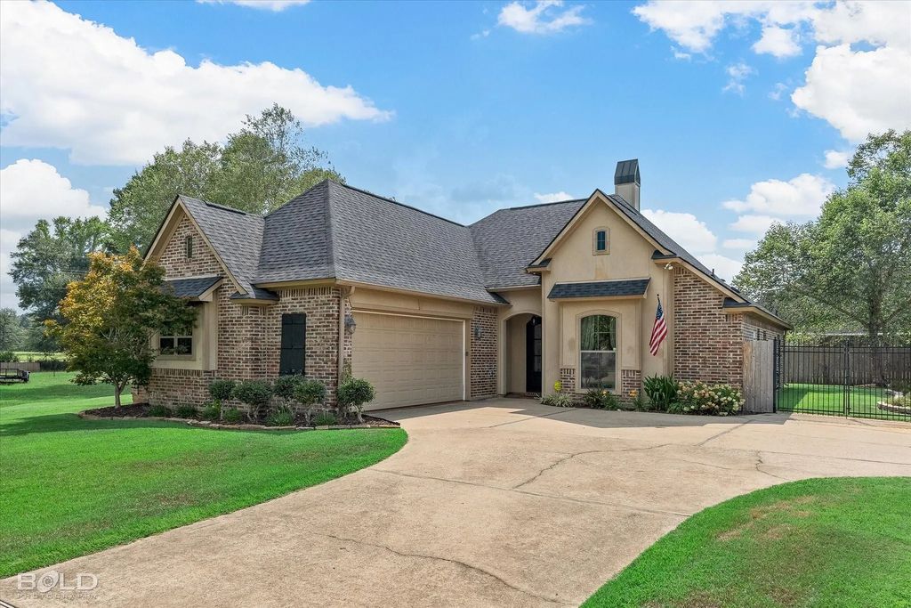 608 Jade Circle, Haughton