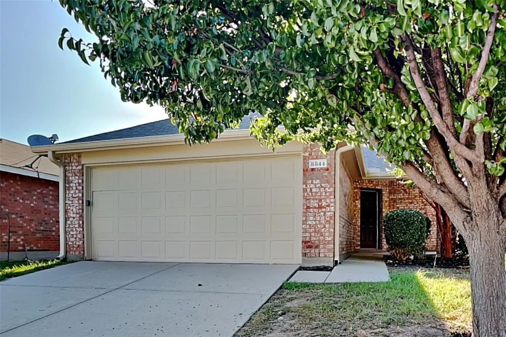 8844 Quarry Ridge Trail, Fort Worth