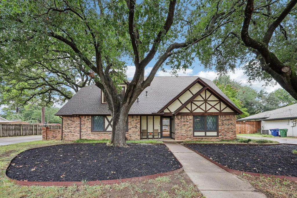 1608 Lillian Avenue, Pantego