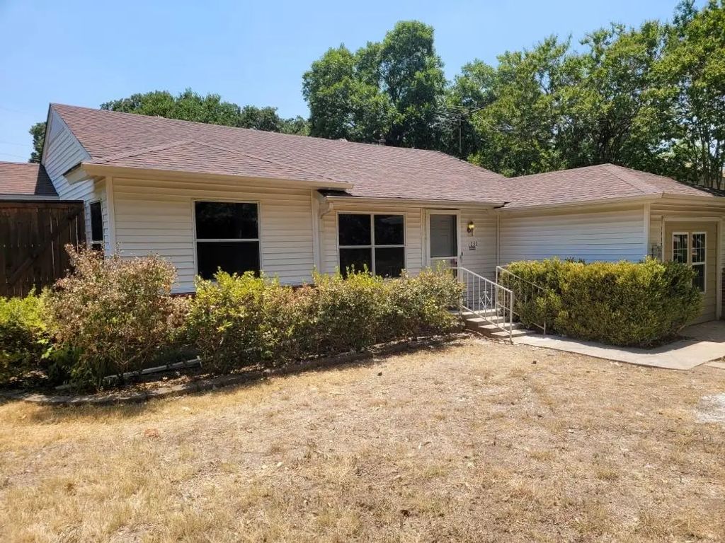 1232 Glenwood Drive, Irving