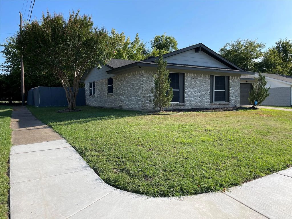 1603 Bending Oaks Trail, Dallas