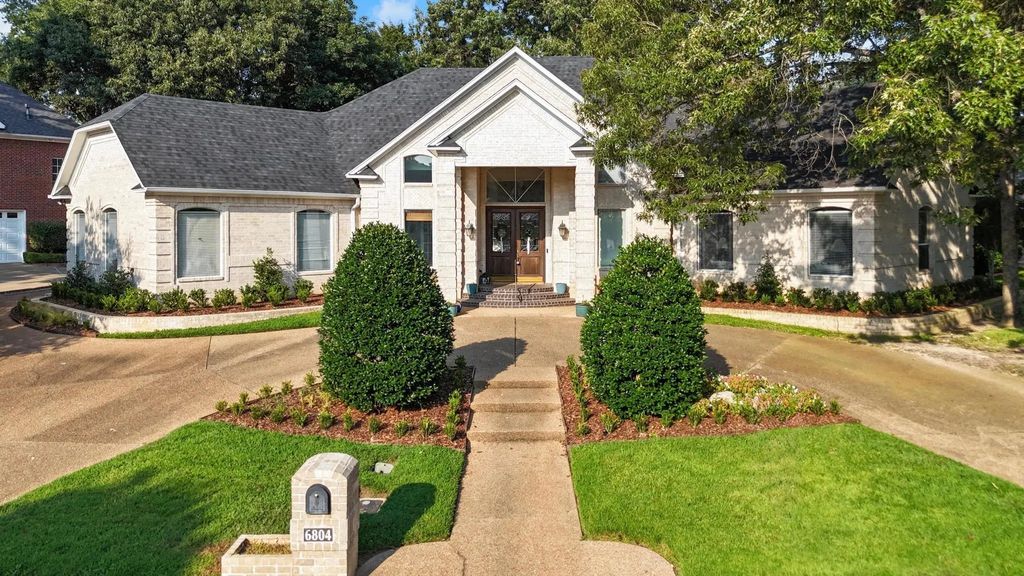 6804 Hollytree Circle, Tyler
