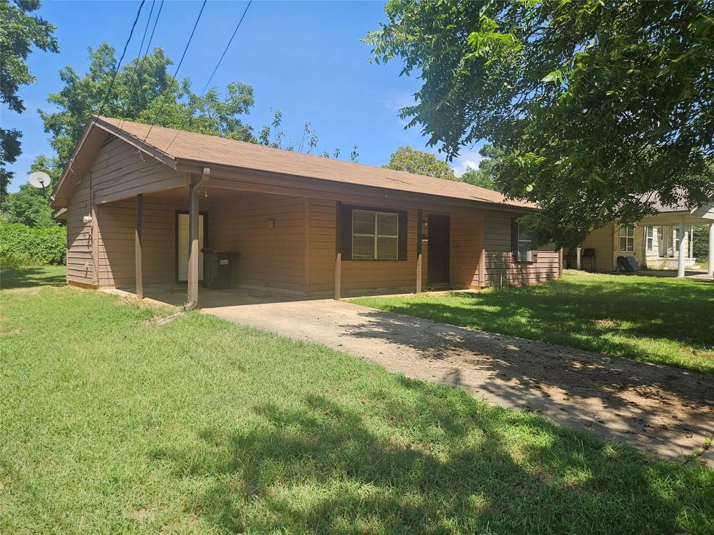 2305 Pine Bluff Street, Paris