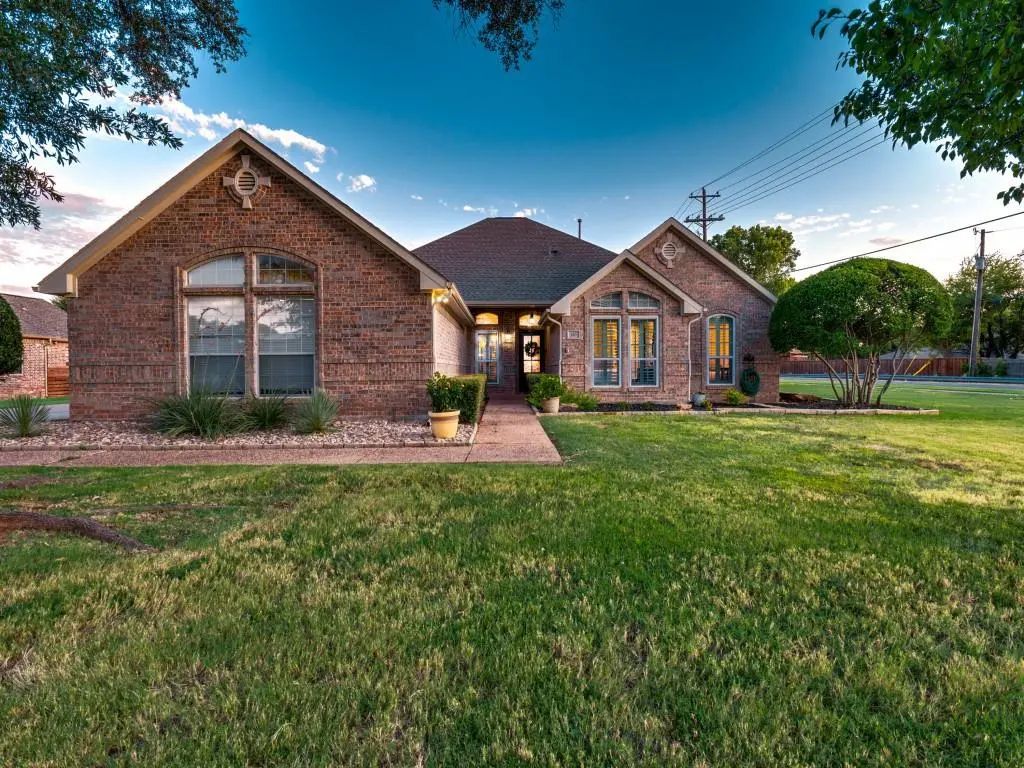 100 Desiree Lane, Highland Village