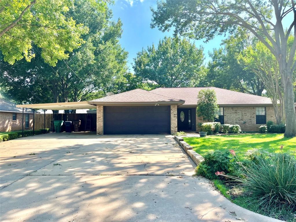 1328 Kings Row, Denton
