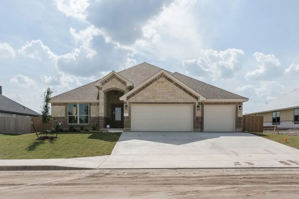 1317 Red Rock Road, Hewitt