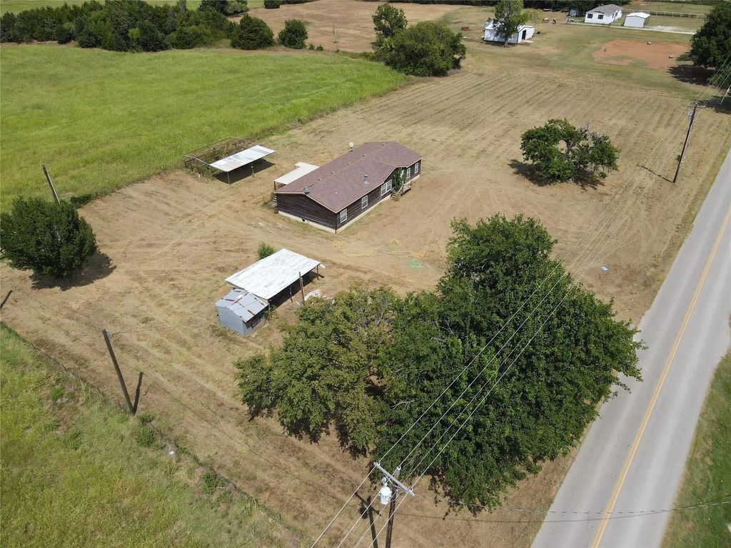 6000 Fishtrap Road, Cross Roads